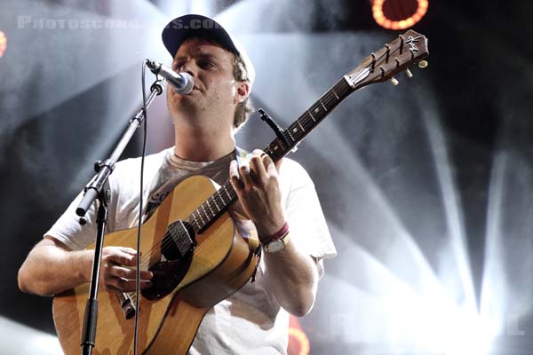 MAC DEMARCO - 2019-07-06 - HEROUVILLE SAINT CLAIR - Chateau de Beauregard - Scene John - 